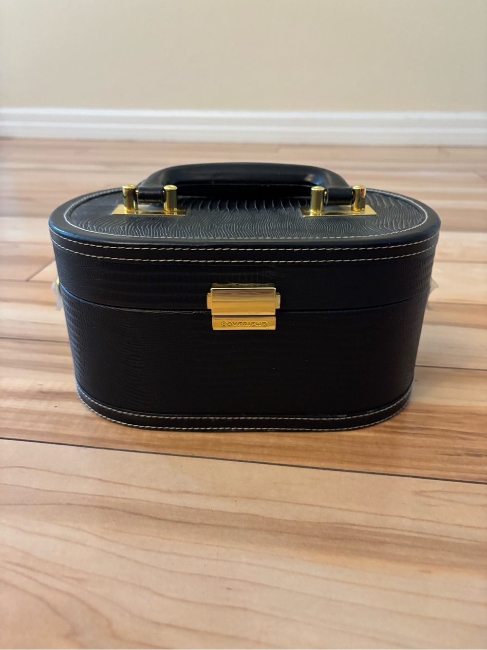 “Boyfriend” by Kate Walsh train case